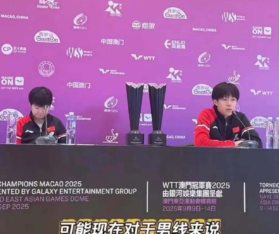 不懂就问，这个位置到底是谁安排的呀？虽然是单打，不是双打，但是也不需要把他们