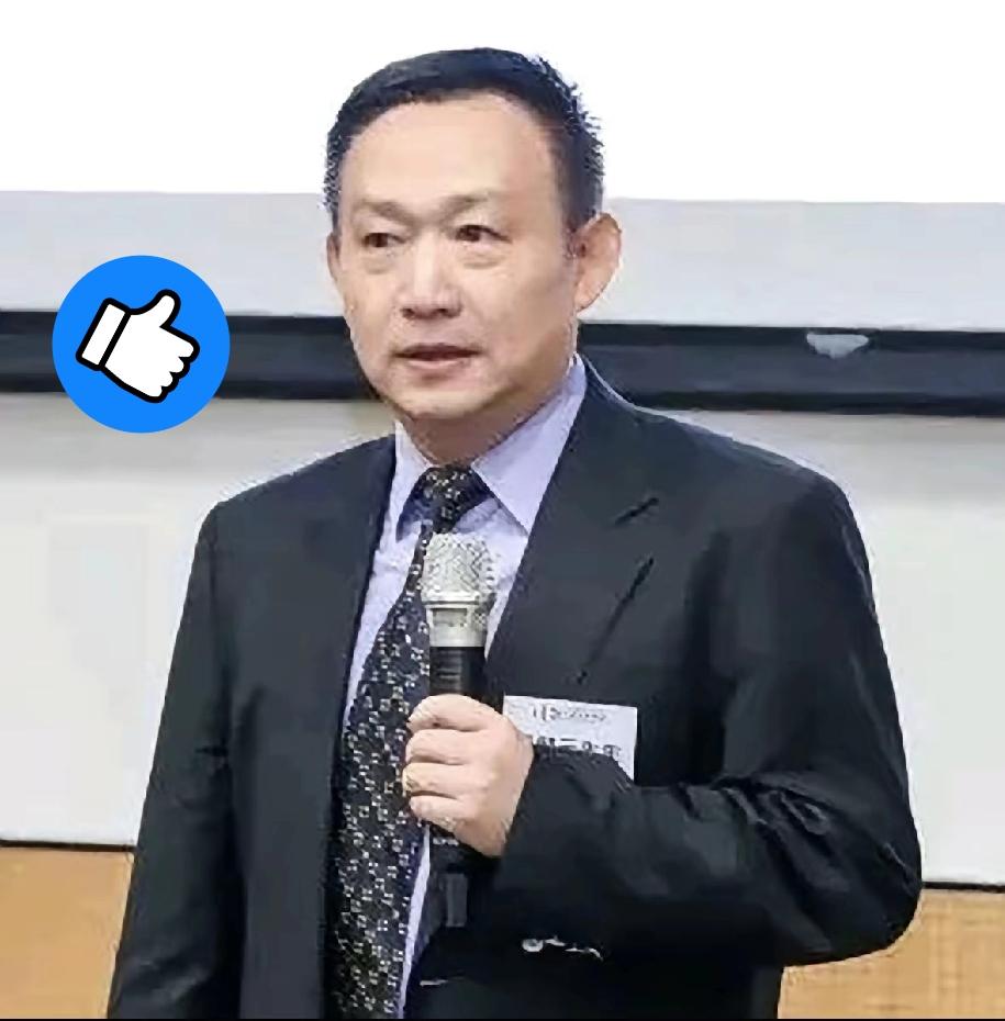 中国知名经济学家、金融评论家卢麒元老师日前发表观点称，现有家属在国外的公务人员和