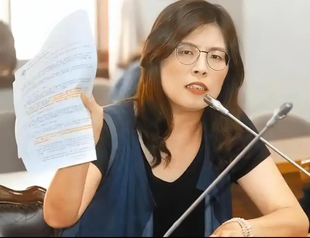 连胜文为何敢这么对郑丽文？连胜文真是仗势欺人！他敢对郑丽文定下“四条铁律”，