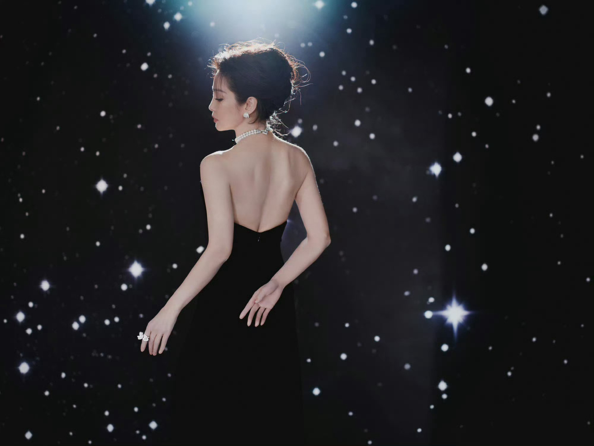 今天微博之夜居然有阿玛尼高定李冰冰ArmaniPrivé高定黑裙微博之夜内场