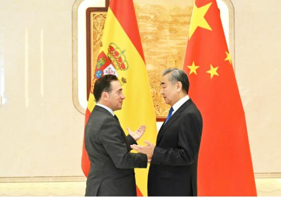 最近，中国和西班牙的合作又迈出了重要一步。10月15日，中国外交部长王毅在