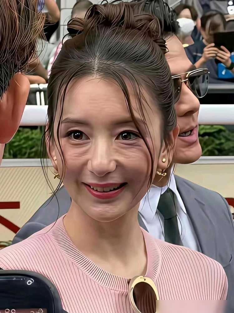 方媛在综艺里非要住那间带独卫的单人间，九个男嘉宾挤一个厕所，全网骂她自私。郭富城出来说了一句：她不是
