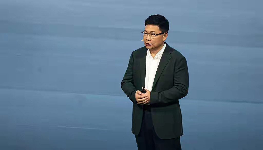 余承东发全员信，要跟苹果、安卓三分天下。其实我觉得虽然鸿蒙5的设备数量达到了23