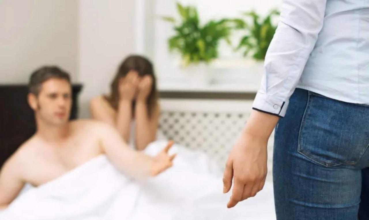男人花心并不可惧，就怕他在外面仅有1个女人。为何一些经济状况良好的原配妻子，宁