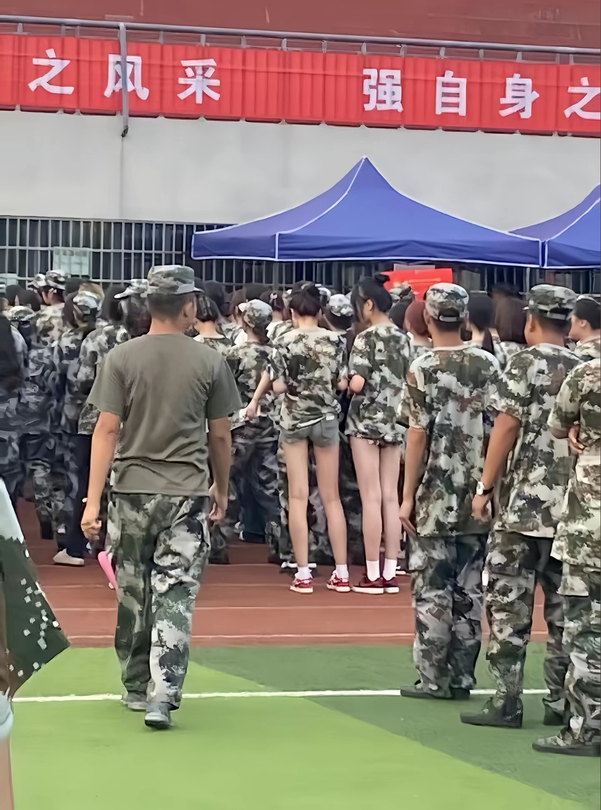 军训的美好回忆。