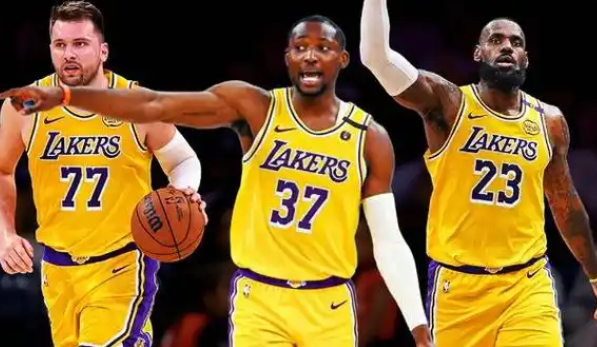 湖人的比赛逻辑1.对手有锋线领防一直挂77身上，然后裁判一直视而不见的比赛通常