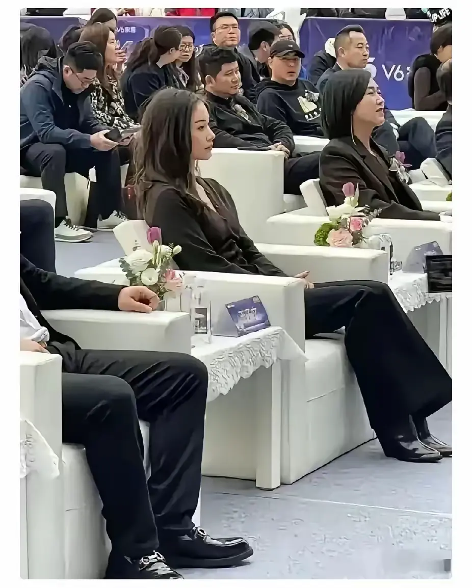 有没有发现？体制内的女人长得漂亮的混的都特别好嘴巴甜的，会打扮的工作能力