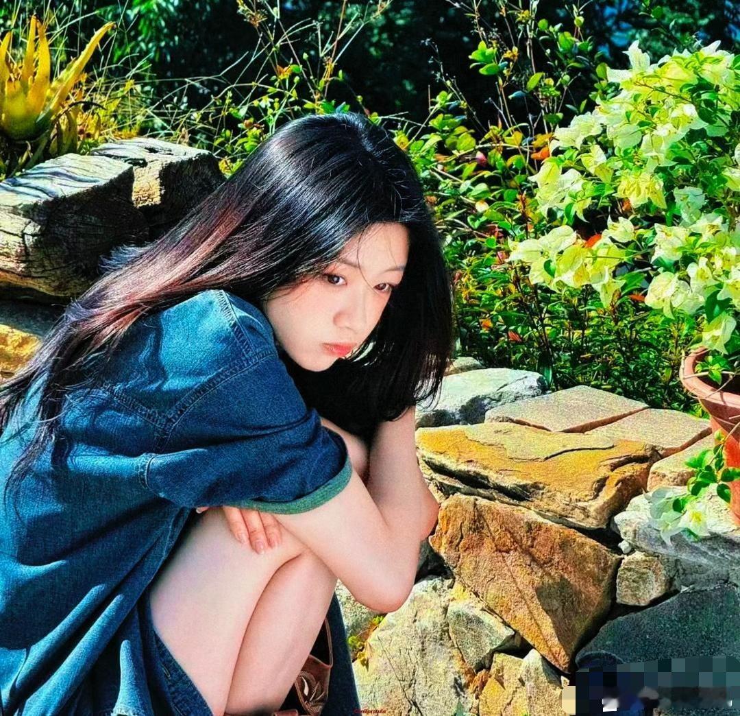 1、向涵之瘦了不少也换了造型团队，最近几次活动加上大生意人里好评比较多，还真为她