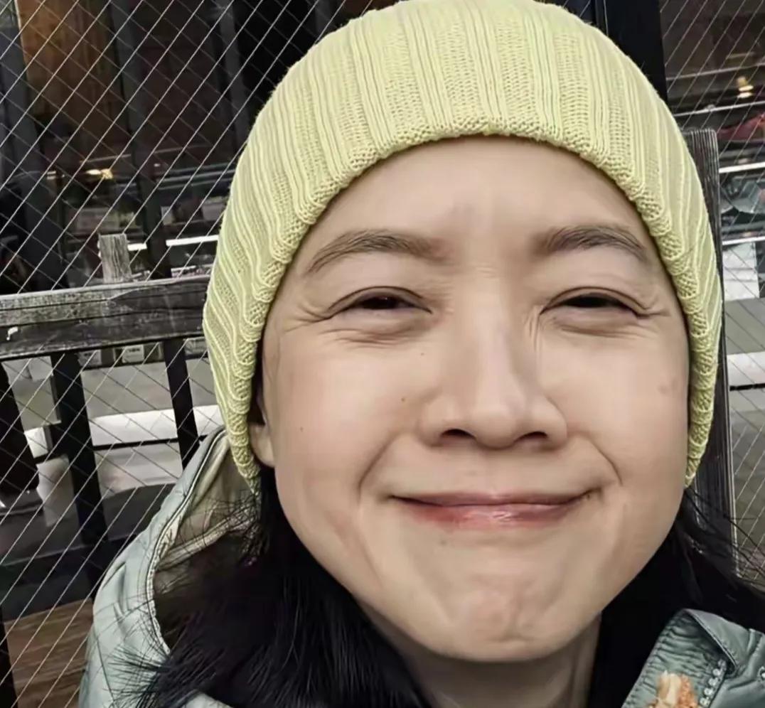 53岁曾宝仪，娱乐圈唯一年轻时不算漂亮，老了也不算丑的演员最近看到曾宝仪的
