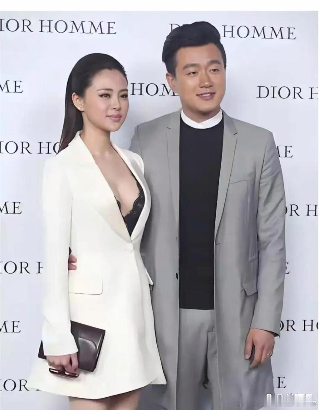 佟‎‏大为‎﻿和老婆‎一﻿起出‏席活动‎‏