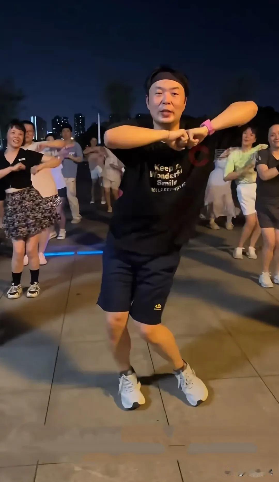 杜海涛还真是怕什么来什么呀！慢慢退出主持行业的杜海涛，在直播这块做的是风生水起