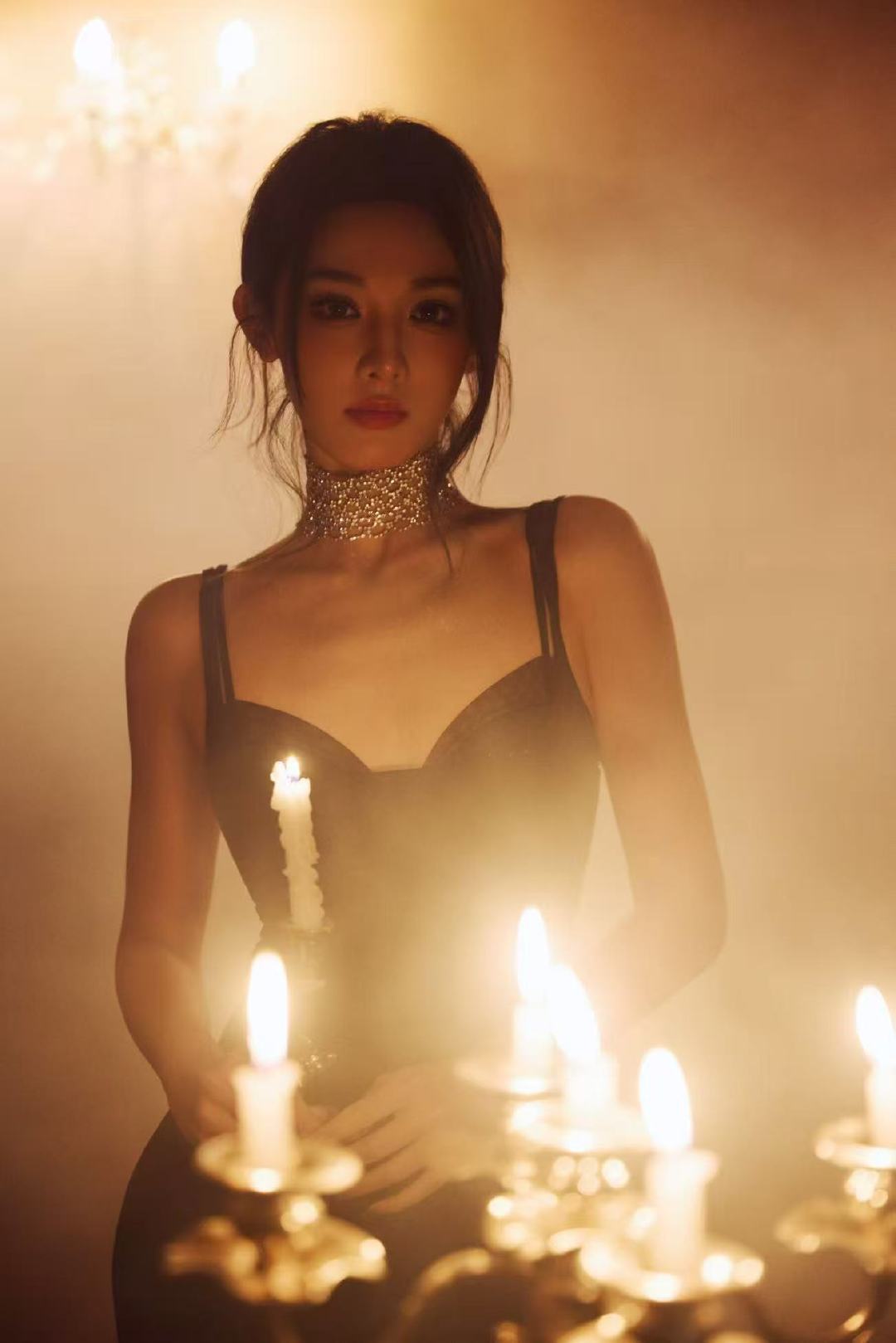 彭小苒裸全背造型啊啊啊啊啊这背绝了！彭小裸全背造型又纯又欲，既温柔又性感