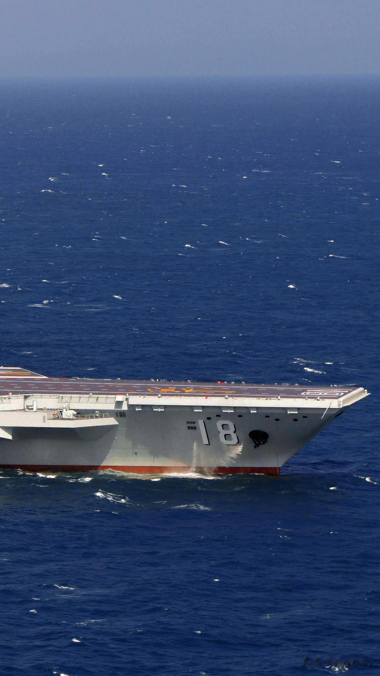 福建舰“神仙合照”被网友玩坏？热心军迷在线P图：这个滤镜才够味！央媒照片拍的