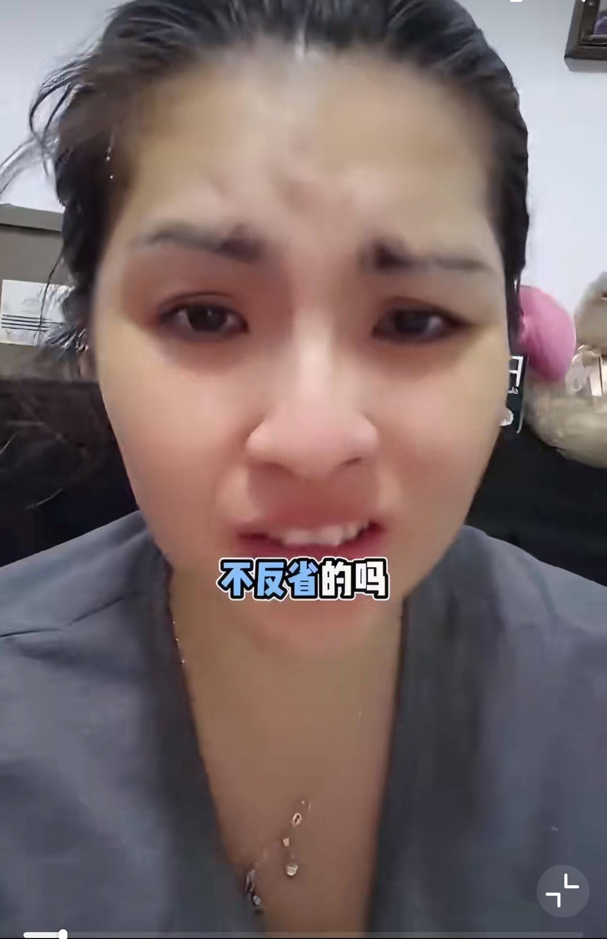 一位华人女子说，要我们反思一下为什么在国外被歧视！她说我们出了国随地吐痰，大