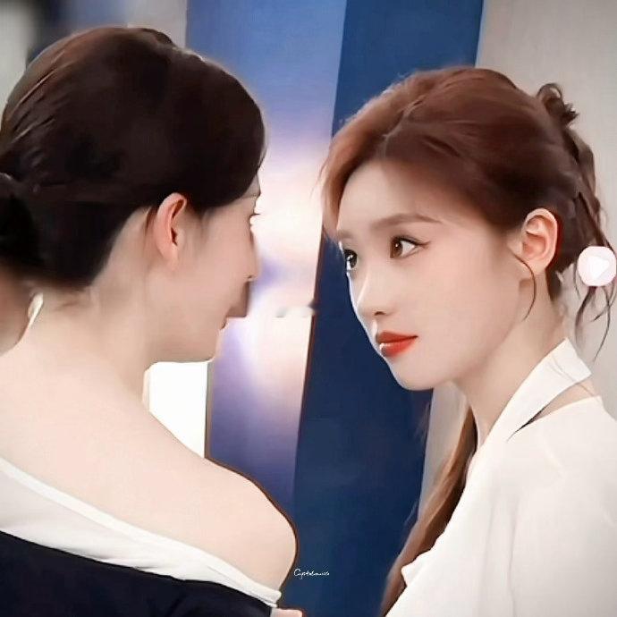 浪姐5位姐姐陪看快乐老家反复循环这段互动，很难不察觉张月暗藏的小心思，听到陈瑶邀