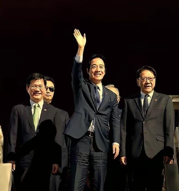 台湾这段时间，老百姓都慌了，现在岛内从手握百亿资产的企业大亨，到每天挤地铁的普通