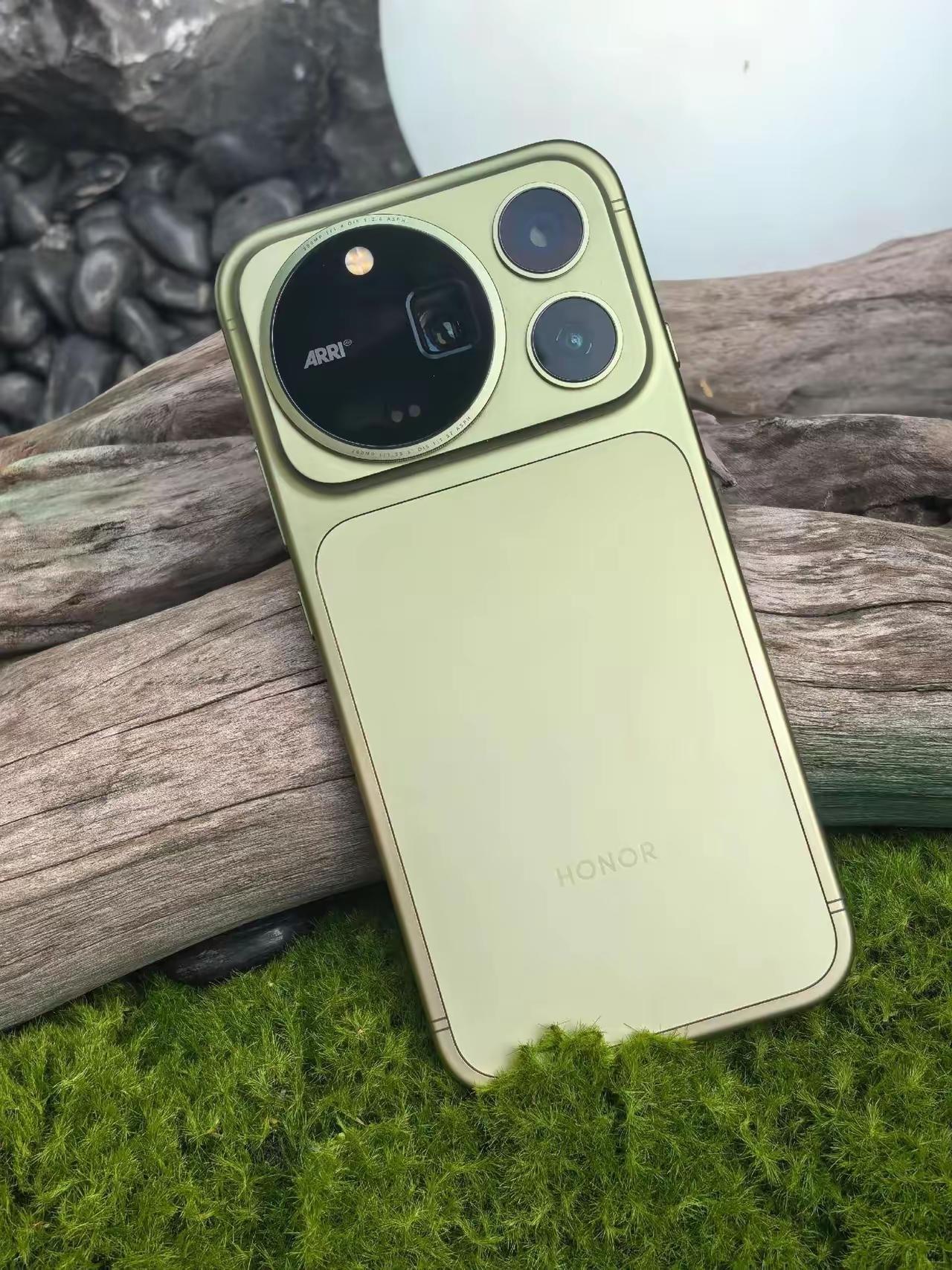没啥意外了！荣耀Magic9系列还是三杯制，只不过标准版有可能改名超级版！然后
