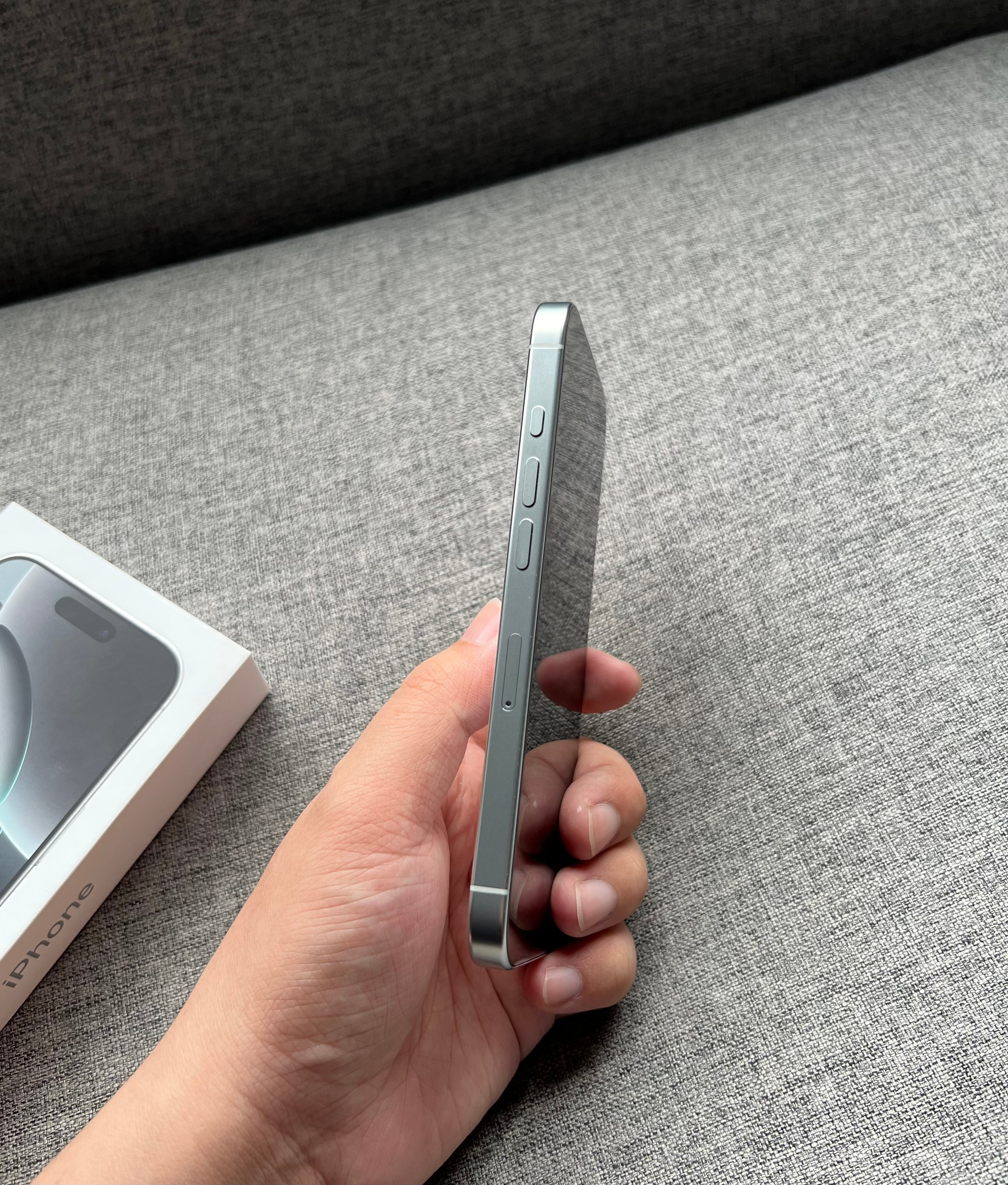 iPhone16Pro256G白色，屏幕完美，中框小划痕，🔋效率92，盒