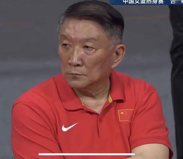 宫鲁鸣指导这下真的可以睡一个安稳觉了，中国女篮26年女篮世界杯预选赛再穿来利好消