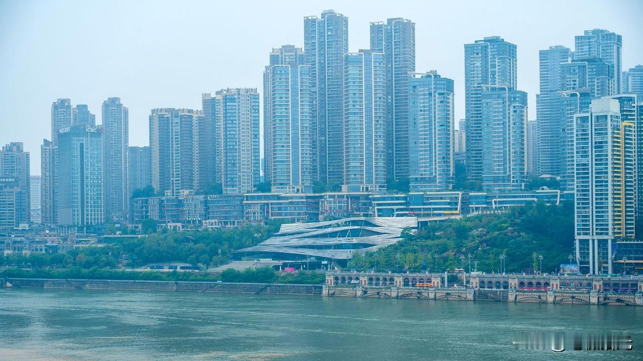 网络上长期流传着“重庆人只会分上下、不会分南北”“重庆导航会失灵”等不实言论