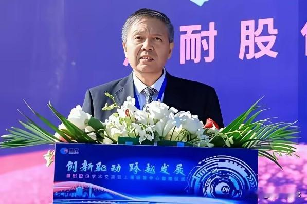 在国家严管战略物资、中美博弈激烈的当下，濮耐股份顶风作案、出卖国家利益，性质等同