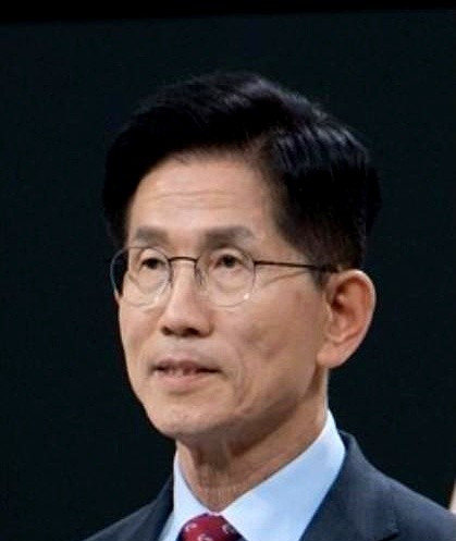 ###韩国执政党党首之争---天呐！韩国政坛又炸锅了，