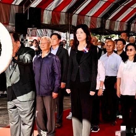 郑丽文果然不负众望，说到做到，参加了台北马场町秋祭活动，此举意义非凡，绿营攻击其