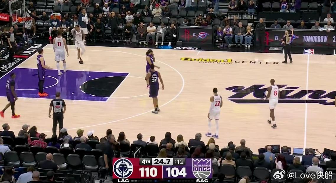 邓恩哈哈哈，持球拉开单打，转身然后潇洒的三不沾已经成了必点节目了！