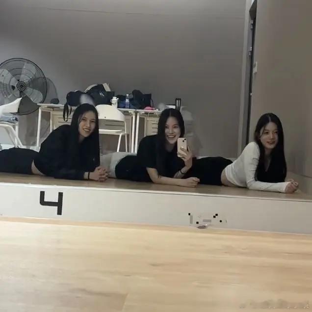 三个女孩的三年