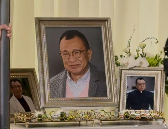 据港媒，许绍雄丧礼于今日在大围宝福纪念馆地下宝福堂举行，次日上午将举行大殓仪式并