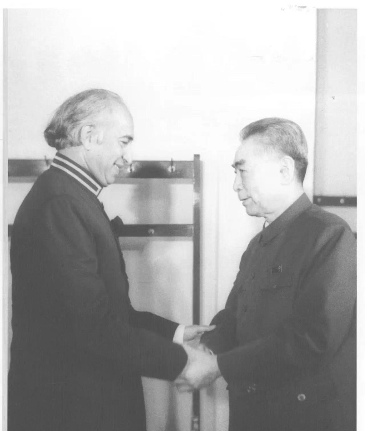 【周恩来总理老照片】1974年5月11日，周恩来总理在钓鱼台国宾馆会见巴基斯坦总