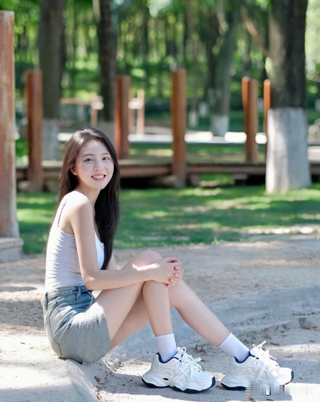 越简单越显气质，随意走两步，公园原相机都耐看到犯规[比心][比心][比心]户外