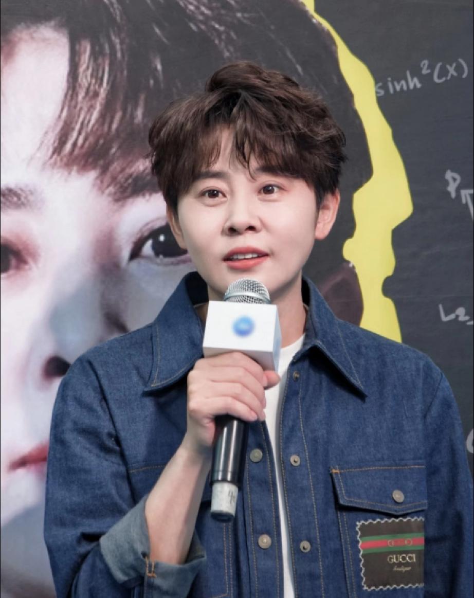 李佳琦当场崩溃！奥运冠军王濛一张嘴，化妆师集体吓跑，竟把口红当唇膏，死活不往嘴