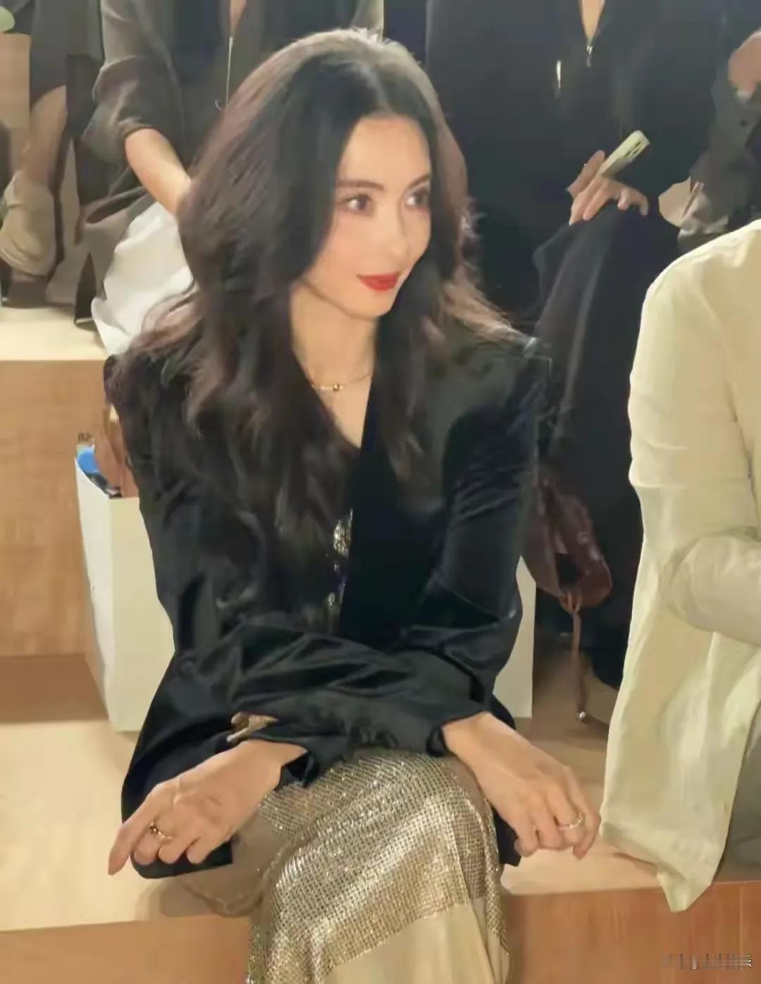 离婚14年，时光流转，却未冲淡张柏芝给予谢霆锋的那份体面。45岁的她，在岁月沉淀