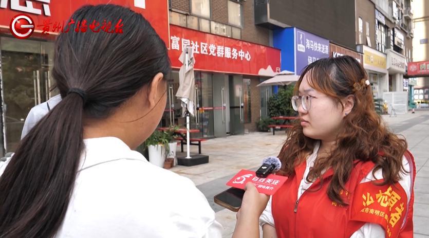 贵阳花果园这事儿，确实挺让人窝火。卢女士的烧烤店租的是小区里的惠民生鲜棚，最初