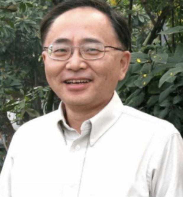 烈士江姐的儿子彭云在美国定居，中国记者问他为什么不肯回国？他的回答很现实