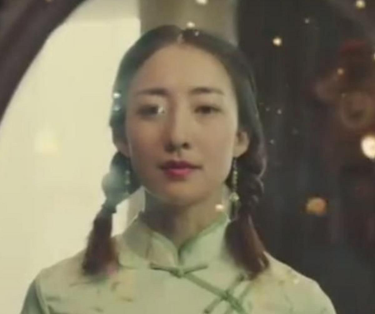 1926年，剥皮将军张宗昌终于如愿以偿，霸占了美人陈佩瑜。新婚之夜，张宗昌下令把