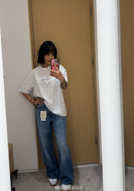 这一身……两千多裤子1900[横脸笑][横脸笑][横脸笑]买单吓死了。。。​
