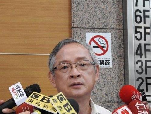 台湾知名人士林郁方：“我实在看不懂大陆造那么多武器装备，造那么多航母干什么，还频