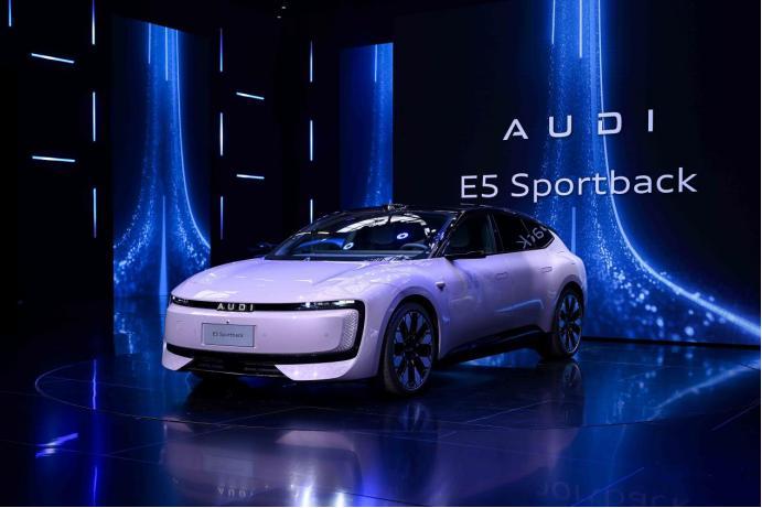 真不管你信不信，这就是赤裸裸的事实！2021年，奥迪在中国卖了69.1万辆2