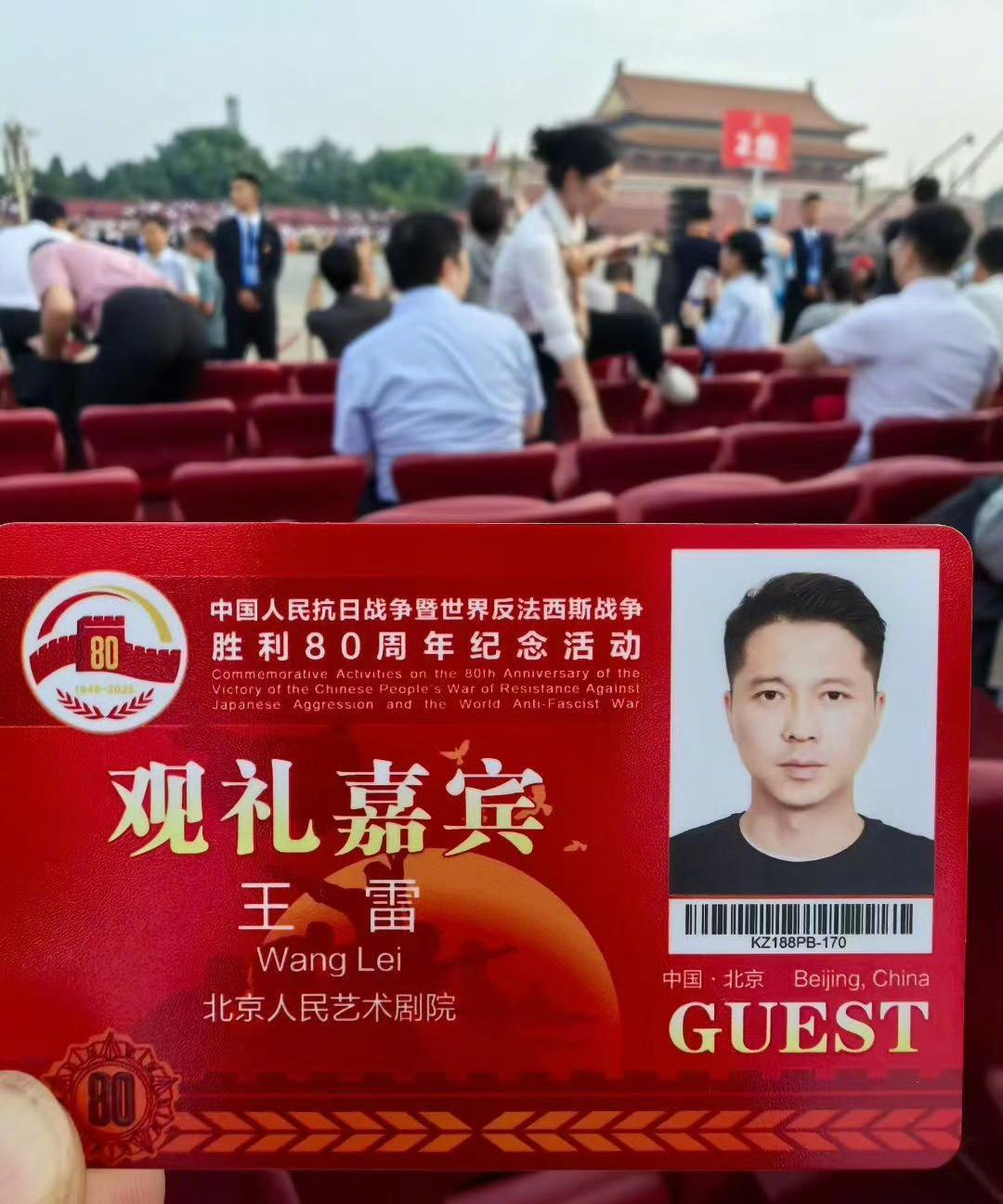娱乐圈最干净的男明星，不仅是大阅兵观礼嘉宾，还是文艺晚会表演者，他这么多年从来不