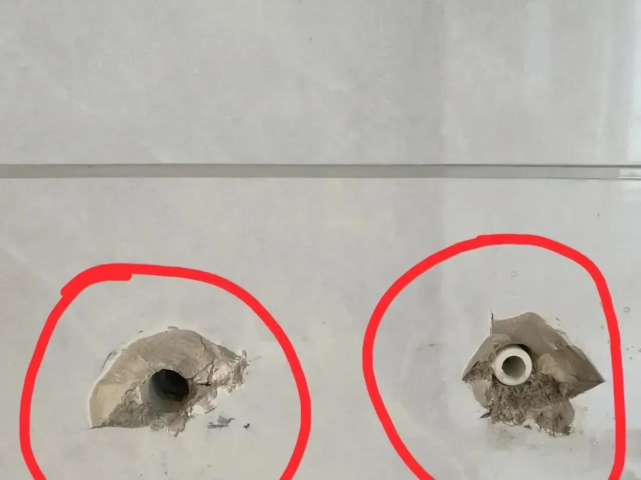 四川，一名女子打算在卫生间装个置物架，用来放洗漱用品，于是就请了个师傅来打孔。结