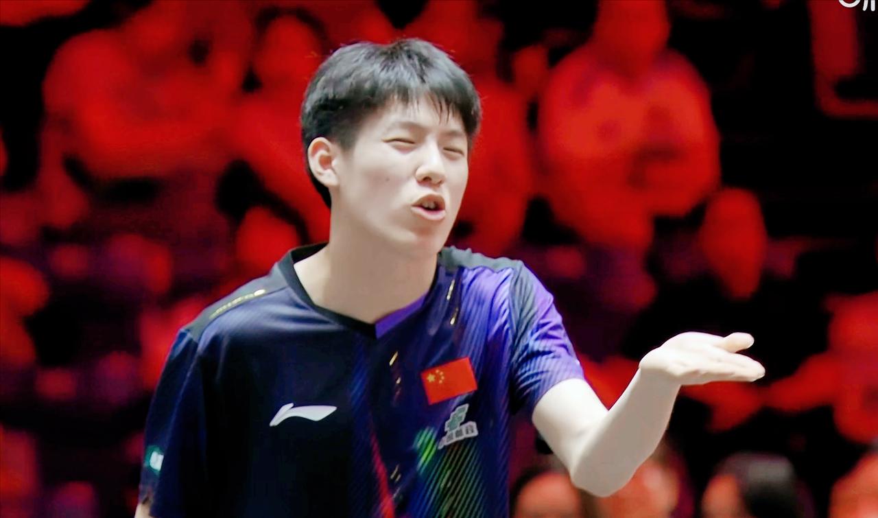 坏了，温瑞博被张禹珍压着打，侯英超急了，说：不要侧身，不要侧身！第一局