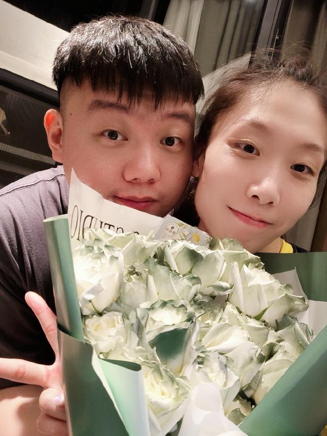 德云社霄字科大师哥张霄白婚期是不是要临近了！之前，八队队员聚在一起打篮球，张九南