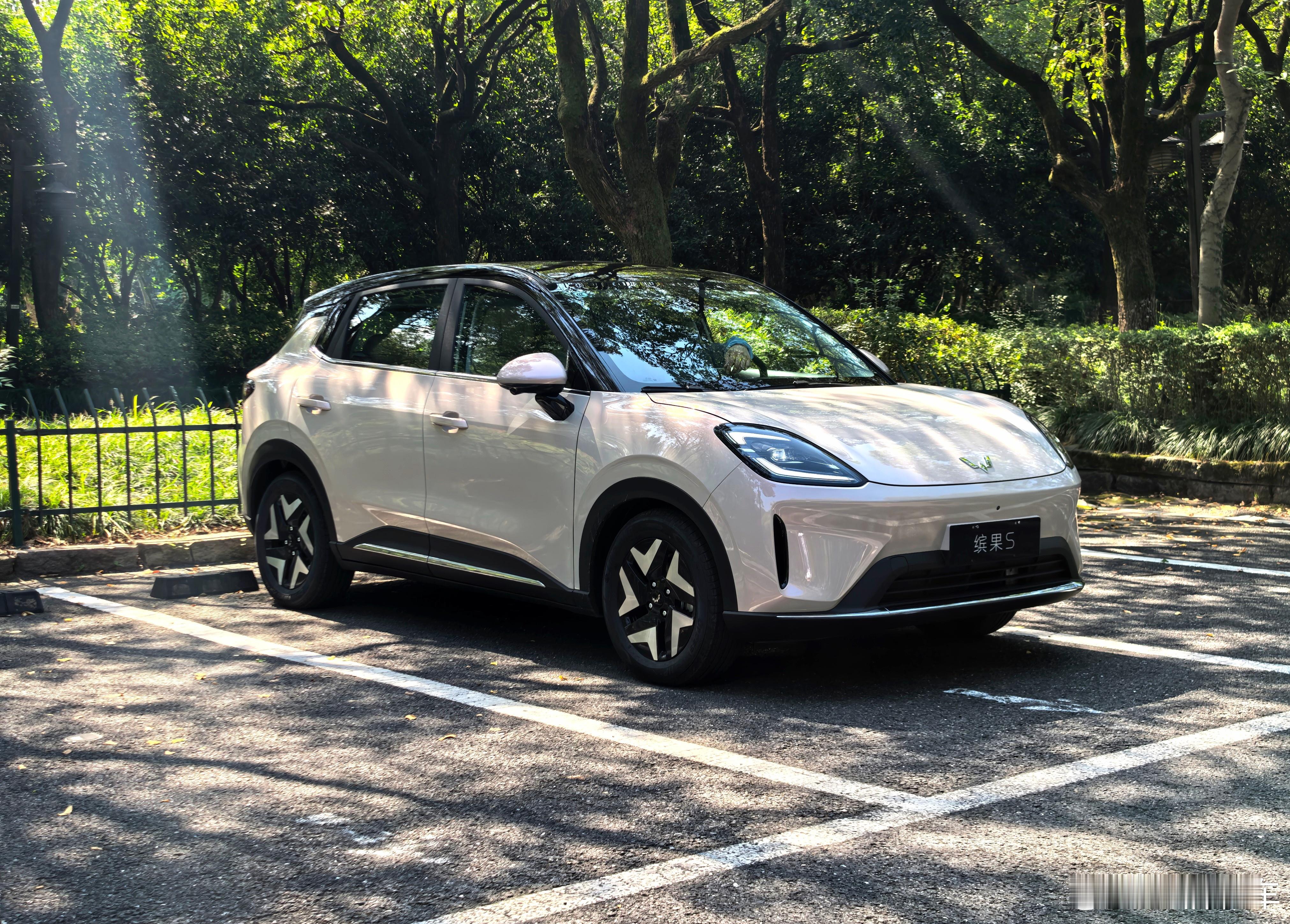 天气正好,阳光明媚,今天开着缤果s和小姐妹出去露营我和汽车的日常