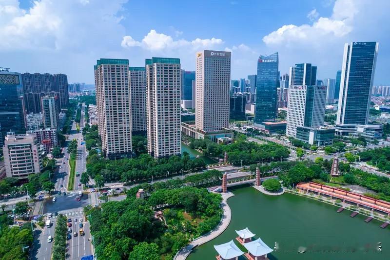 佛山楼市这个小阳春也没有躲过以价换量的命运。佛山楼市的那些房东想要把房子给卖出