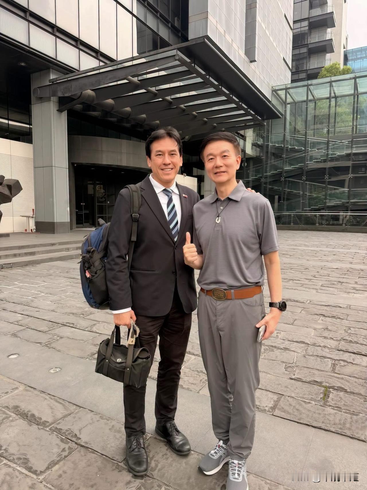 于北辰今（20日）在脸书发文声称：“好久不见黄伟翰了！同样是一月二号生日的真男人