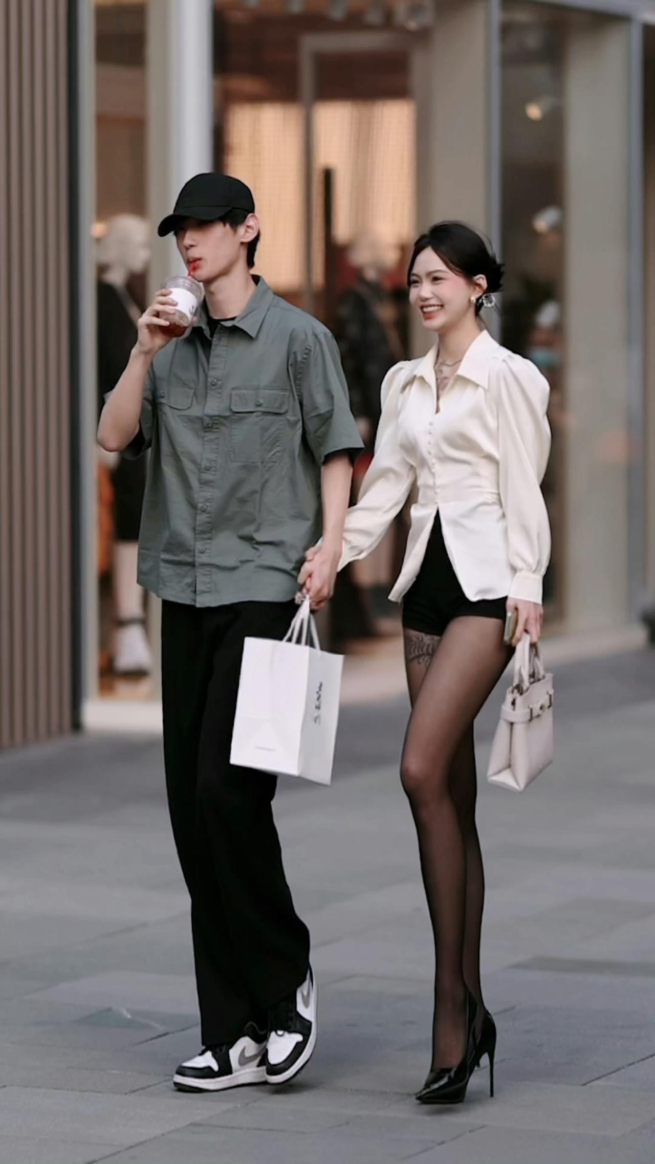 恋爱中的“筷子腿”女神