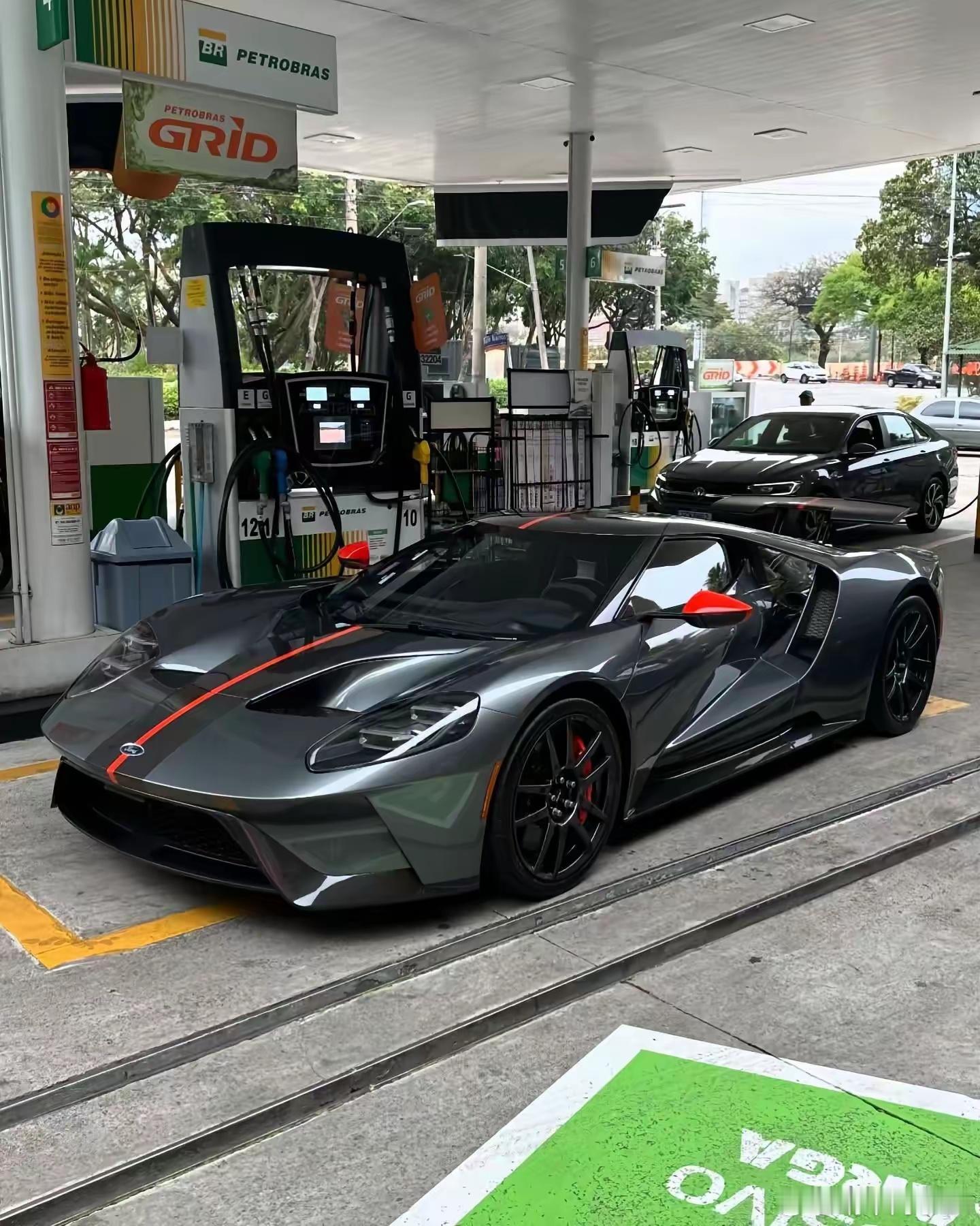 福特GT，360度无死角的帅气，美国最好的性能车，没有之一。​​​