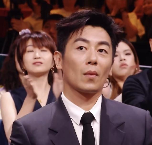 金鹰奖颁奖礼上，最佳男配角给了朱亚文，我不意外，但唯独让我意外的是，看到朱亚